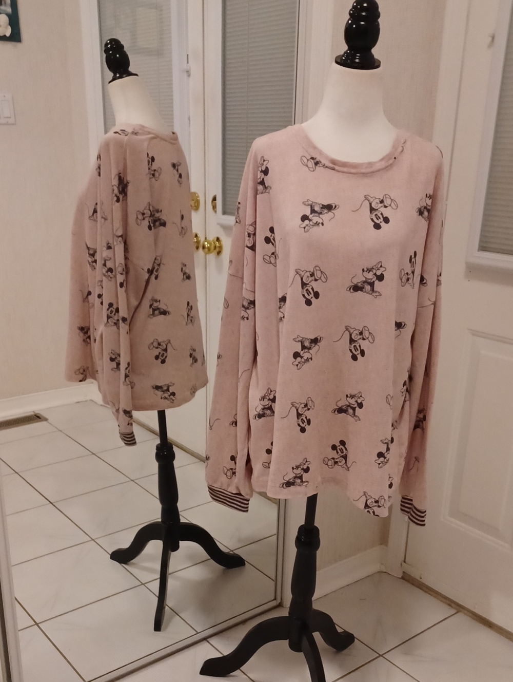 4/$80 Soft Pink Mickey & Minnie Print Long Sleeve Top - Size XL